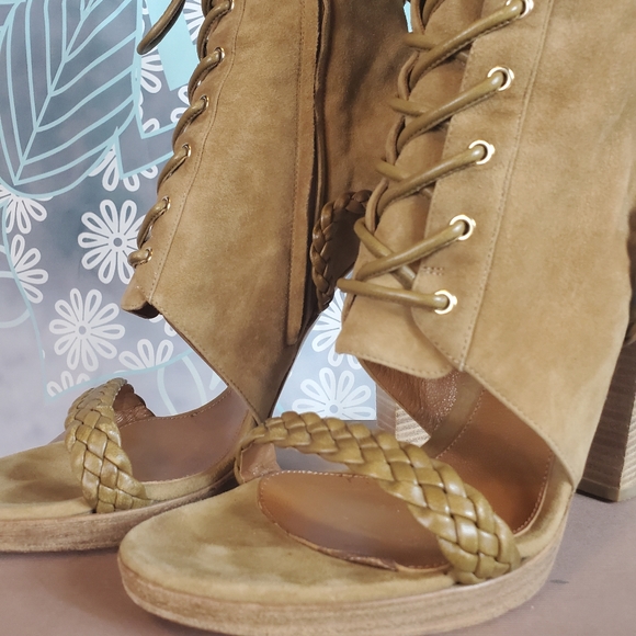 Gianvito Rossi Leather Booties - Picture 5 of 11